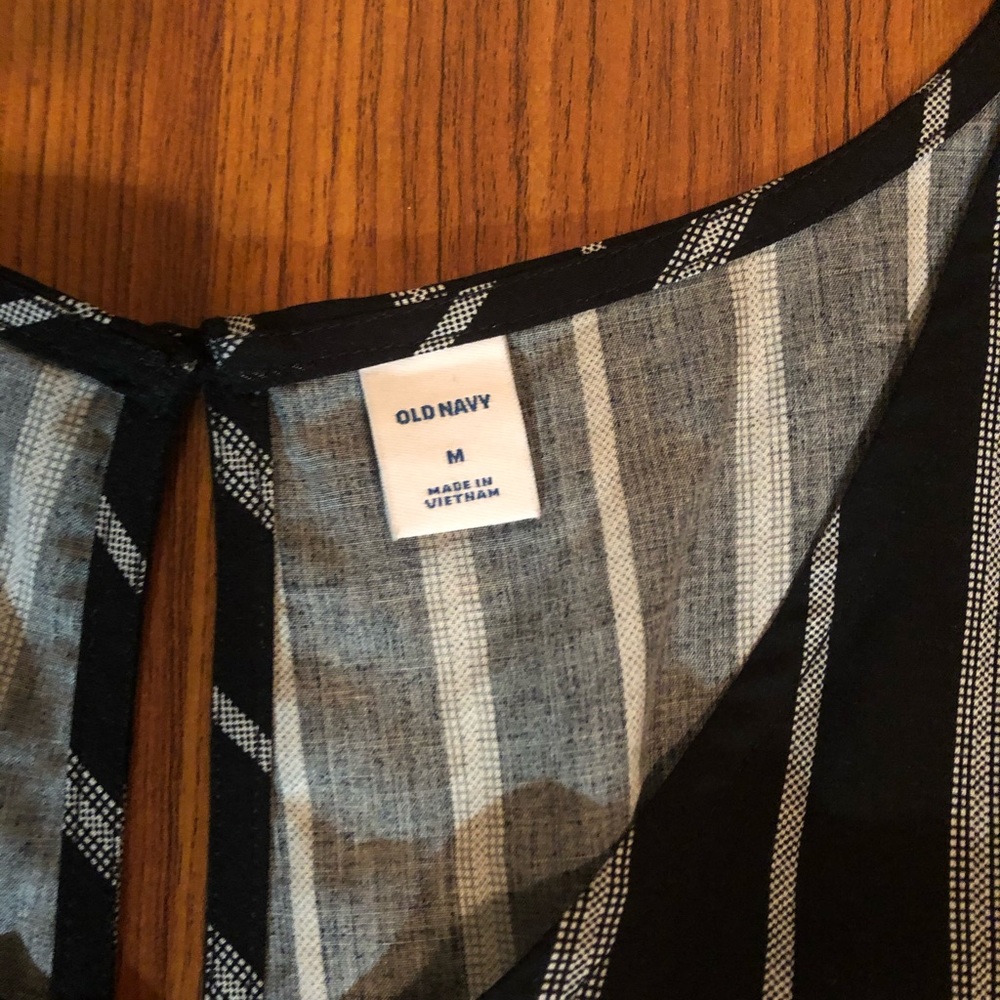 Stripe pattern romper - Picture 2 of 3
